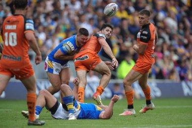 Jake Mamo #4 of Castleford Tigers throws the ball back as he is tackled during the Betfred Super League match Leeds Rhinos vs Castleford Tigers at Headingley Stadium, Leeds, United Kingdom, 3rd September 202