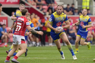 James Harrison #20 of Warrington Wolves runs at the Salford Red Devils defence during the Betfred Super League match Salford Red Devils vs Warrington Wolves at AJ Bell Stadium, Eccles, United Kingdom, 3rd September 202