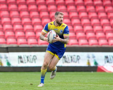Daryl Clark #9 of Warrington Wolves runs with the ball during the Betfred Super League match Salford Red Devils vs Warrington Wolves at AJ Bell Stadium, Eccles, United Kingdom, 3rd September 202