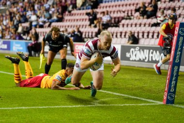 Liam Marshall #5 of Wigan Warriors dives over to score during the Betfred Super League match Wigan Warriors vs Catalans Dragons at DW Stadium, Wigan, United Kingdom, 2nd September 202