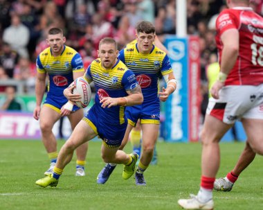 Matt Dufty #36 of Warrington Wolves runs at the Salford Red Devils  defence during the Betfred Super League match Salford Red Devils vs Warrington Wolves at AJ Bell Stadium, Eccles, United Kingdom, 3rd September 202