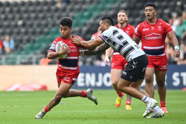 Phoenix Laulu-Togagae #29 of Hull KR evades the tackle of Ligi Sao #8 of Hull FC makes a break during the Betfred Super League match Hull FC vs Hull KR at MKM Stadium, Hull, United Kingdom, 3rd September 2022