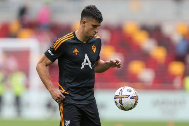Marc Roca #8 of Leeds United warms up during the Premier League match Brentford vs Leeds United at Brentford Community Stadium, London, United Kingdom, 3rd September 202