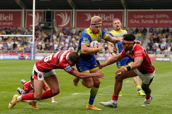 Oliver Holmes Warrington Wolves Breaks Morgan Escare Salford Red Devils — Stok fotoğraf