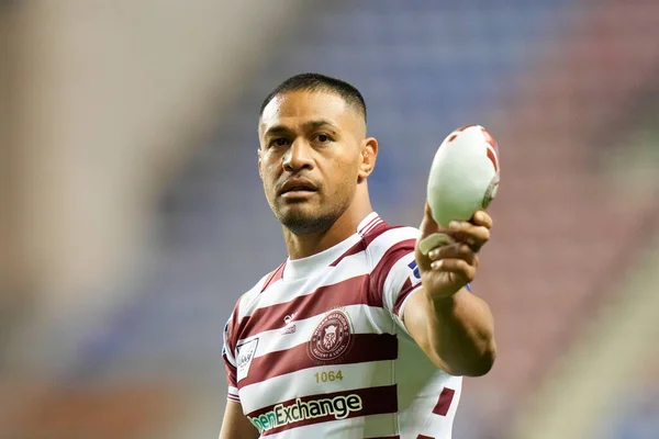 Willie Isa Wigan Warriors Salutes Fans Game Betfred Super League — Stok Foto