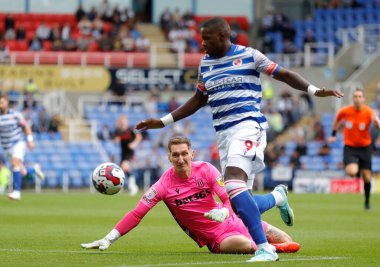 Jacob Brown #9 of Stoke City scores to make it 1-0 despite Jack Bonham #13 of Stoke City during the Sky Bet Championship match Reading vs Stoke City at Select Car Leasing Stadium, Reading, United Kingdom, 4th September 202