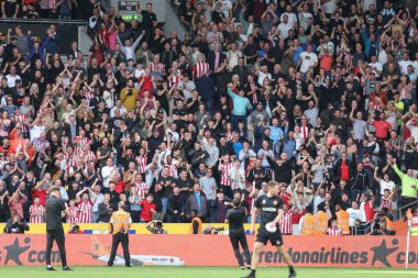Paul Heckingbottom manager of Sheffield United interacts with the crowd after the Sky Bet Championship match Hull City vs Sheffield United at MKM Stadium, Hull, United Kingdom, 4th September 202