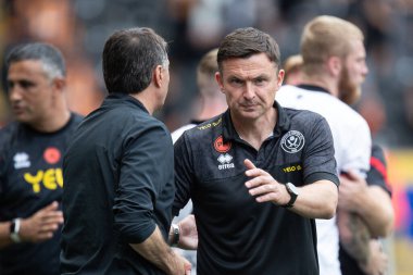 Paul Heckingbottom manager of Sheffield United shakes hands with Shota Arveladze manager of Hull City after the Sky Bet Championship match Hull City vs Sheffield United at MKM Stadium, Hull, United Kingdom, 4th September 202