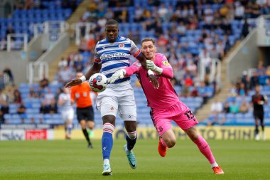 Jacob Brown #9 of Stoke City scores to make it 1-0 despite Jack Bonham #13 of Stoke City during the Sky Bet Championship match Reading vs Stoke City at Select Car Leasing Stadium, Reading, United Kingdom, 4th September 202