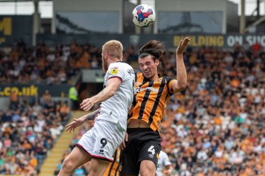Jacob Greaves #4 of Hull City and Oliver McBurnie #9 of Sheffield United battle for the ball during the Sky Bet Championship match Hull City vs Sheffield United at MKM Stadium, Hull, United Kingdom, 4th September 202