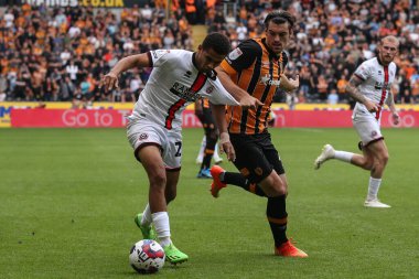 Iliman Ndiaye #29 of Sheffield United and Jacob Greaves #4 of Hull City challenge for the ball during the Sky Bet Championship match Hull City vs Sheffield United at MKM Stadium, Hull, United Kingdom, 4th September 202