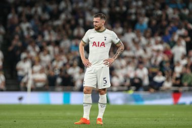 Tottenham Hotspur 'dan Pierre-Emile Hjbjerg # 5 UEFA Şampiyonlar Ligi karşılaşmasında Tottenham Hotspur Marsilya' ya karşı Tottenham Hotspur Stadyumu, Londra, İngiltere, 7 Eylül 2022