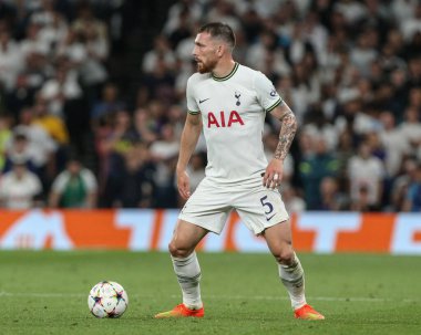 Tottenham Hotspur 'dan Pierre-Emile Hjbjerg # 5 UEFA Şampiyonlar Ligi karşılaşmasında Tottenham Hotspur Marsilya' ya karşı Tottenham Hotspur Stadyumu, Londra, İngiltere, 7 Eylül 2022