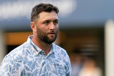 Jon Rahm (ESP) BMW PGA Şampiyonası 'nda 18. yeşildi 2022 gün Wentworth Club, Virginia Water, Birleşik Krallık, 8 Eylül 202