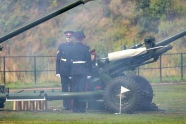 9 Eylül 202 'de İngiltere Kraliçesi Cardiff' in vefatından sonra askerler Cardiff Kalesi 'nde 96 el ateş ettiler.