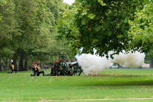 Gun Salute Fired Hyde Park Kings Troop Royal Horse Artillery — Stock Photo, Image