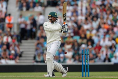 Güney Afrikalı Keshav Maharaj, 10 Eylül 202 'de Kia Oval, Londra, Birleşik Krallık' ta İngiltere 'nin Güney Afrika' ya karşı üçüncü LV Sigorta Testi 'nde İngiliz Stuart Broad tarafından bovlinge getirildi.