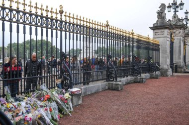 Buckingham Palac 'ta çiçek vergisi