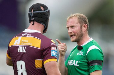 Hakem Robert Hicks, Betfred Süper Lig maçı Huddersfield Giants - Salford Red Devils maçında John Smith Stadyumu, Huddersfield, Birleşik Krallık 'ta 10 Eylül 202 tarihinde Chris Hill # 8.
