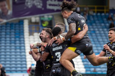 Salford Red Devils 'den Ryan Brierley denemesini kutluyor ve Betfred Süper Lig maçı Huddersfield Giants - Salford Red Devils maçında 10 Eylül 202' de John Smith Stadyumu, Huddersfield, İngiltere 'de 0-20' lik skora ulaştı.