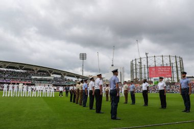 Kraliçe 'nin 3. LV Sigorta Sınavı' ndan önce İngiltere 'nin Güney Afrika' ya karşı 10 Eylül 202 'de Londra, Kia Oval' de açtığı davada bir dakikalık saygı duruşu gözlemlenmiştir.