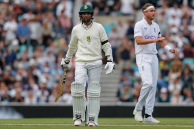 Güney Afrikalı Keshav Maharaj, 10 Eylül 202 'de Kia Oval, Londra' da 5 İngiltere 'nin Güney Afrika' ya açtığı üçüncü LV Sigorta Testi 'nde hapisten çıktıktan sonra