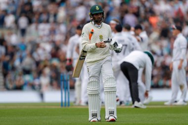 Güney Afrikalı Keshav Maharaj, 10 Eylül 202 'de Kia Oval, Londra' da 5 İngiltere 'nin Güney Afrika' ya açtığı üçüncü LV Sigorta Testi 'nde hapisten çıktıktan sonra