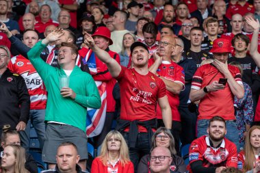 Salford Red Devils taraftarları, 10 Eylül 202 'de İngiltere' nin Huddersfield kentinde oynanan Betfred Süper Lig karşılaşmasında takımlarına tezahürat yaptı.