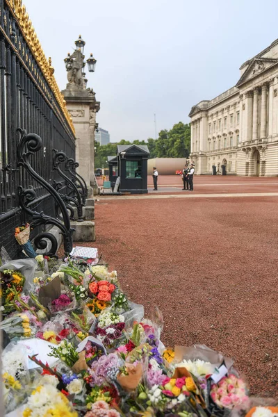 Kwiatowy Hołd Pałacu Buckingham — Zdjęcie stockowe