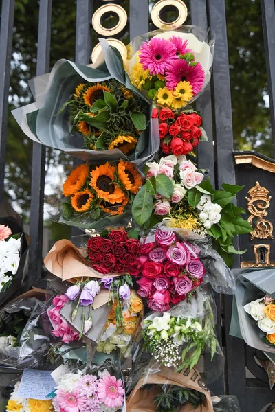 Floral Αφιερώματα Στο Green Park Την Ημέρα Μετά Πέρασμα Των — Φωτογραφία Αρχείου