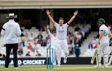 İngiliz Ollie Robinson, 11 Eylül 202 'de The Kia Oval, Londra' da oynanan LV Sigorta Deneme Maçı 'nda hakeme itiraz etti.