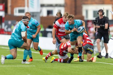 Wasps Rugby 'den Charlie Atkinson, 11 Eylül 202' de İngiltere 'nin Kingsholm Stadyumu' nda oynanan Gallagher Premiership maçında sol kanatta çift vuruş yaptı.