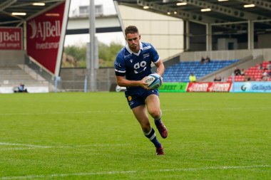 Sale Sharks Luke James, 11 Eylül 202 'de AJ Bell Stadyumu' nda Gallagher Premiership maçında Sale Sharks ve Northampton Saints maçında gol atmak için koşuyor.