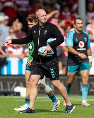 Wasps Rugby baş antrenörü Lee Blackett Gallagher Premiership maçından önceki ısınma maçında Gloucester Rugby Wasps 'a karşı Kingsholm Stadyumu, Gloucester, İngiltere, 11 Eylül 202