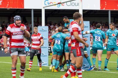 Wasps Rugby oyuncuları, Gallagher Premiership maçında Burger Odendaal 'ın attığı golü Kingsholm Stadyumu, Gloucester, İngiltere' de oynanan 11 Eylül 202 'deki Rugby vs Wasps maçında kutladılar.