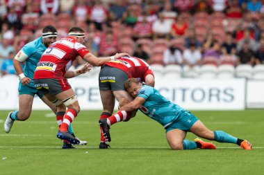 Gloucester Rugby takımından Tom Cruse, 11 Eylül 202 'de Kingsholm Stadyumu' nda oynanan Gallagher Premiership maçında Gloucester Rugby ile Wasps maçında Fraser Balmain 'i yere serdi.