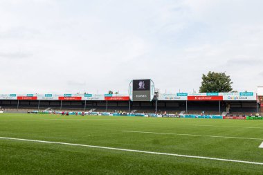 Dijital ekranda İngiltere 'nin Gloucester şehrinde 11 Eylül 202' de oynanan Gallagher Premiership maçından önceki Gloucester vs Wasps maçından önceki Kraliçe II. Elizabeth 'in görüntüsü gösteriliyor.