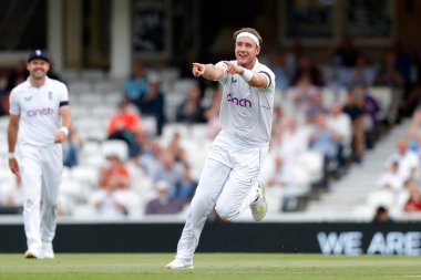 İngiliz Stuart Broad, 11 Eylül 202 'de Kia Oval, Londra, İngiltere' ye karşı Güney Afrika LV Sigorta Testi karşılaşmasında Güney Afrikalı Ryan Rickelton 'ın görevden alınmasını kutladı.
