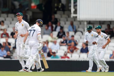İngiliz Jack Leach, 11 Eylül 202 'de İngiltere' nin Kia Oval, Londra 'da Güney Afrika' ya karşı oynadığı LV Sigorta Testi 'nde elendikten sonra çıktı.