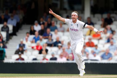 İngiliz Stuart Broad, 11 Eylül 202 'de Kia Oval, Londra, İngiltere' ye karşı Güney Afrika LV Sigorta Testi karşılaşmasında Güney Afrikalı Ryan Rickelton 'ın görevden alınmasını kutladı.