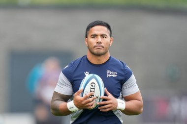 Sale Sharks Manu Tuilagi, Gallagher Premiership maçından önce ısınıyor. Satış köpekbalıkları Northampton Saints 'e karşı AJ Bell Stadyumu, Eccles, İngiltere, 11 Eylül 202