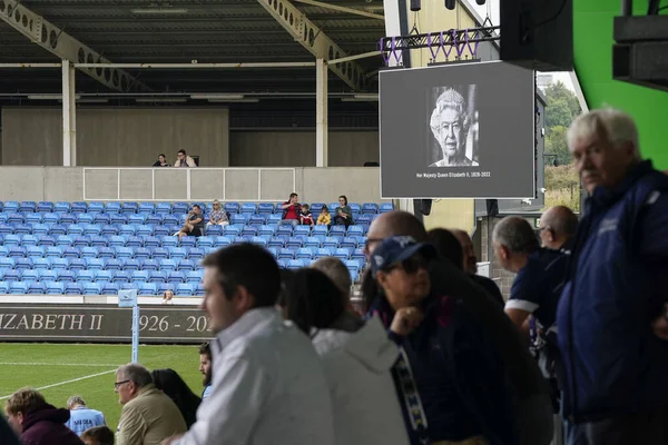 2009年9月11日 在英国埃克尔斯的Aj贝尔体育馆 当球员们在加拉格尔英超联赛赛前热身时 向女王伊丽莎白二世致敬的场面出现在银幕上 — 图库照片