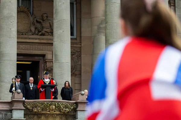 Young Girl Draped Great Britain Flag Watches Mayor Wirral Jeff — Stock Photo, Image