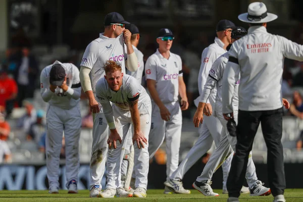 Inglese Ben Stokes Reagisce Dopo Che Arbitro Segnala Ball Ribaltando — Foto Stock