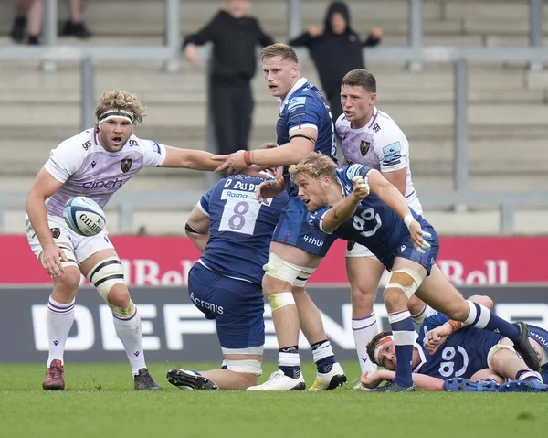 Sale Sharks Gus Warr Passes Ball Gallagher Premiership Match Sale — Stock Photo, Image