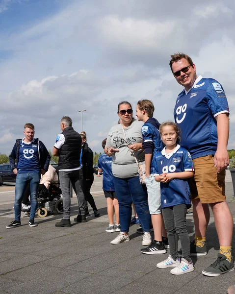 Sale Sharks taraftarları takımların gelmesini bekliyor Gallagher Premiership maçından önce Sale Sharks Northampton Saints 'e karşı AJ Bell Stadyumu, Eccles, İngiltere, 11 Eylül 202