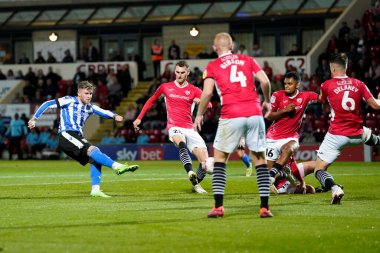 Sheffield 'den Josh Windass, 13 Eylül 202' de İngiltere 'nin Morecambe kentindeki Mazuma Stadyumu' nda oynanan Morecambe-Sheffield maçında Morecambe maçında Çarşamba günü Morecambe kalesinde atış yapacak.