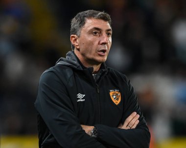 Shota Arveladze teknik direktörü Hull City 'nin 13 Eylül 202' de MKM Stadyumu 'nda Hull City ile Stoke City arasındaki Sky Bet Şampiyonası maçında.
