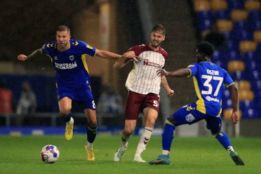 Northampton Town 'dan Jon Guthrie # 5, 13 Eylül 202 tarihinde Birleşik Krallık' taki Cherry Red Records Stadyumu 'nda oynanan AFC Wimbledon-Northampton maçında maç yapıyor.