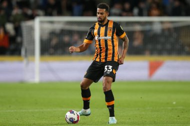 Hull City 'den Cyrus Christie # 33, 13 Eylül 202' de Hull City 'nin MKM Stadyumu' nda Stoke City 'ye karşı oynadığı Gökyüzü İddia Şampiyonası maçında eylemde.